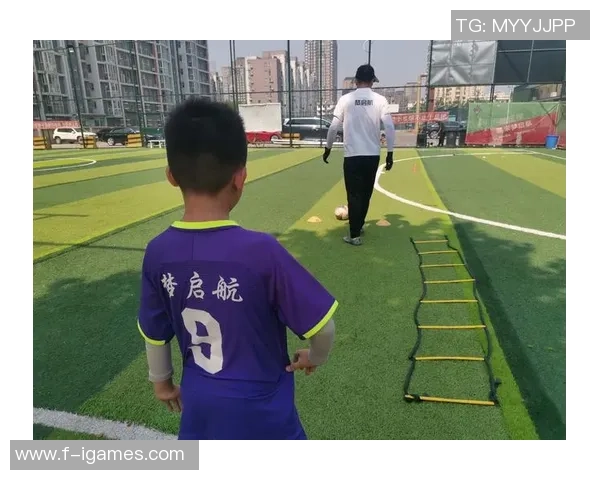 提升足球过人技巧的全面教学指南与实用训练方法分享